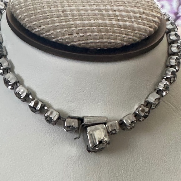 Tennis bracelet w/Clear Round prong set rhinestones & 1 large on clasp - Picture 13 of 15